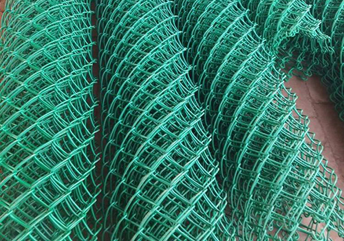 新疆PVC包塑勾花網圖片3